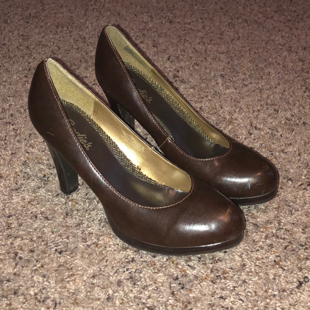 Brown heels. Size 7.